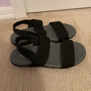 Dearfoams Women's Original Comfort Sloane Backstrap Casual Open Toe Sandal